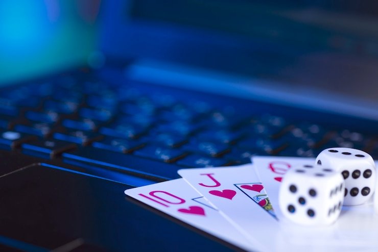 7evenluck mobile app interface showing sportsbook and casino sections
